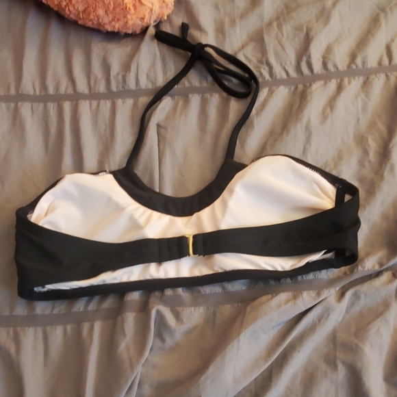 Halter bikini top. - Picture 3 of 4